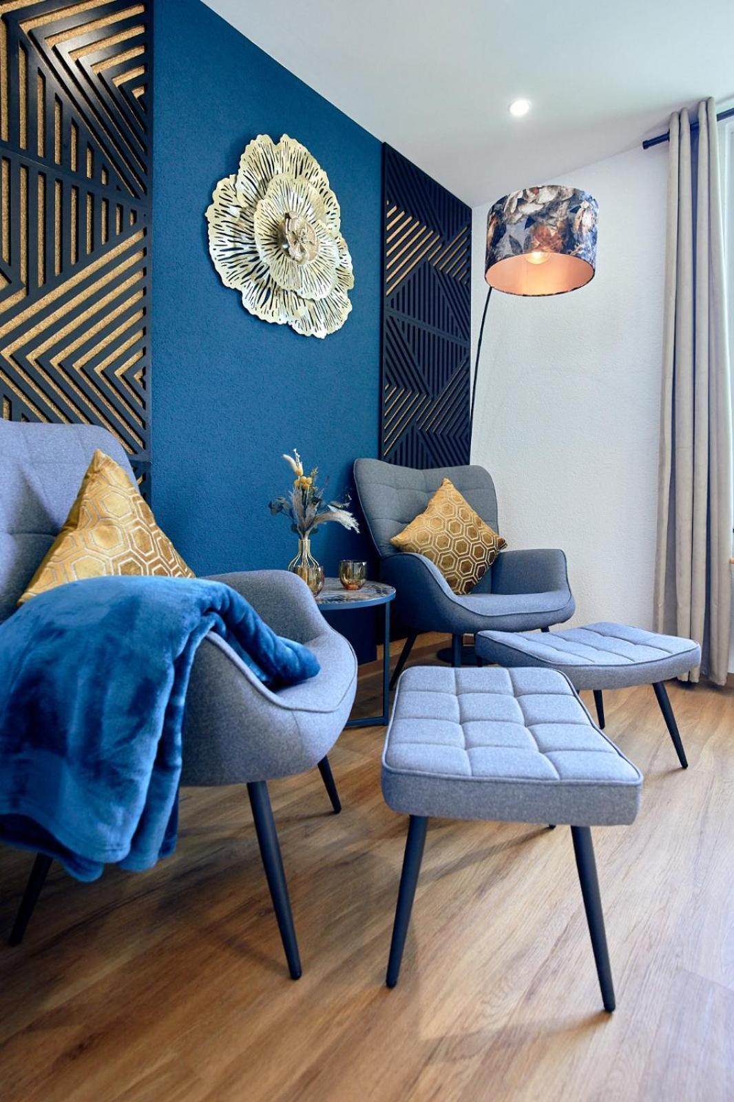Apartment Living / *